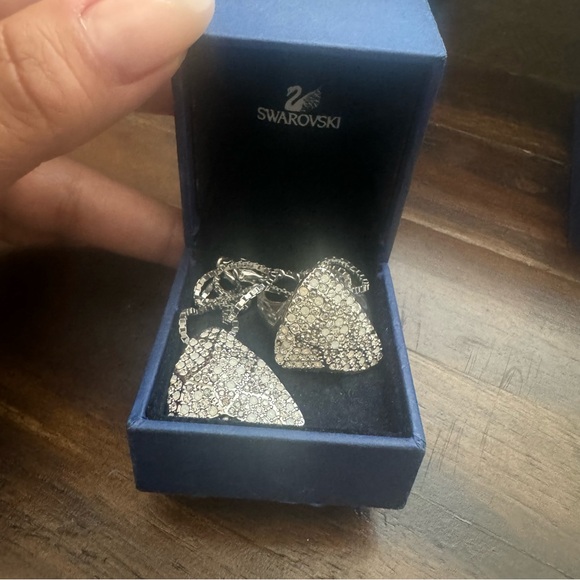 Matching ring and necklace set. - Picture 2 of 11